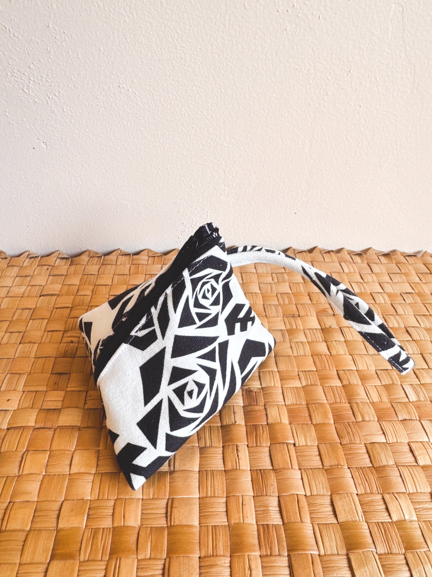 Mauna Pouch